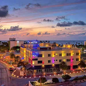 The Cove - - Palm Strip ***** Palm Beach